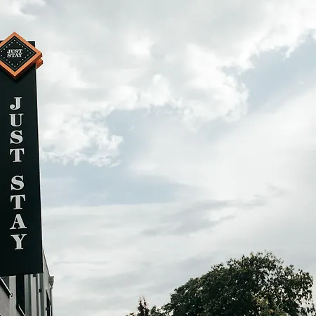 Juststay & Hotel